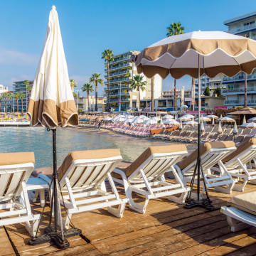French Riviera beach and seafront hotels