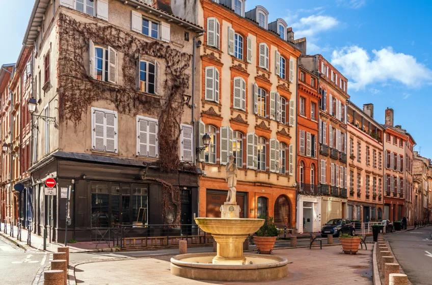 Saintes Scarbes Square, Toulouse