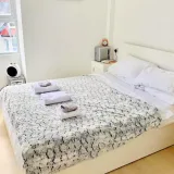 231046176