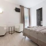 253037668