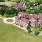 Shutterstock 2318396647