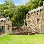 Shutterstock 2326408779