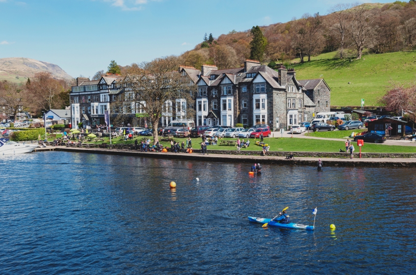 Lakeside Hotel