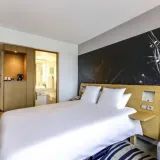 765613093