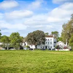 Shutterstock 2660057467