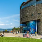 Shutterstock 2098252825