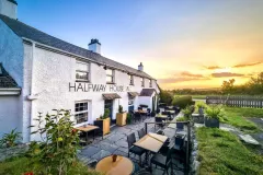 Halfway House Inn, St. Jidgey