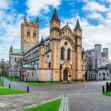 Shutterstock 2098788712