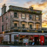 557871164